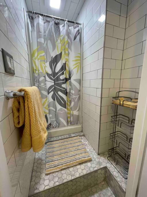 Modern Rental Brooklyn'S Hidden Gem ニューヨーク エクステリア 写真